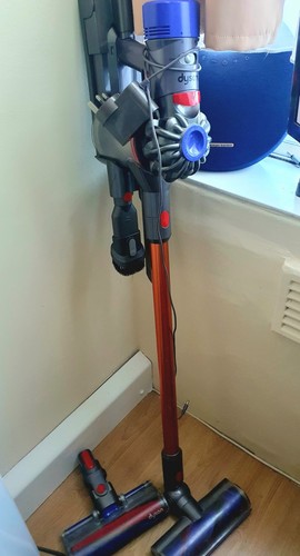 Dyson cordless vacuum - v8,